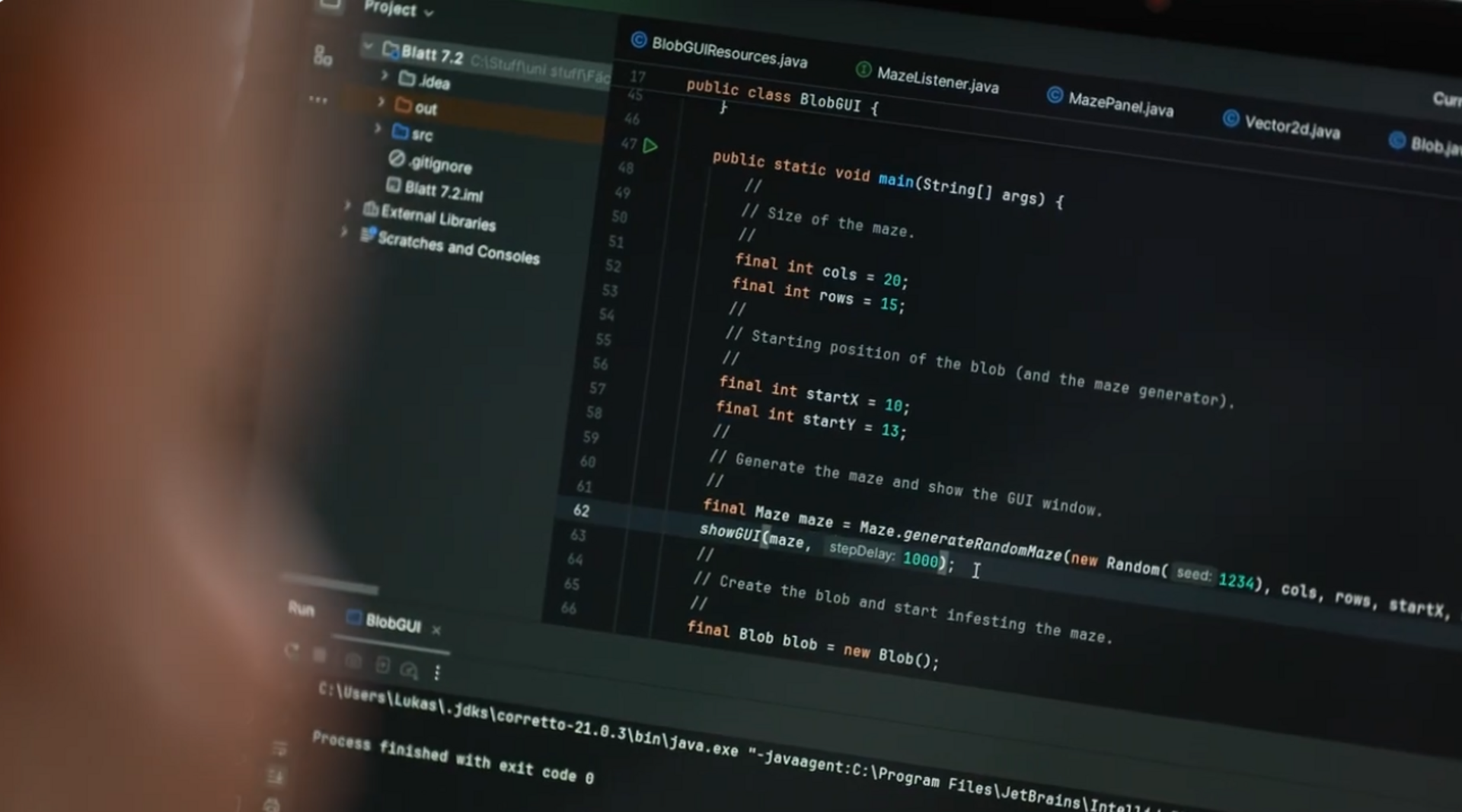 Informatiksprache auf Computermonitor